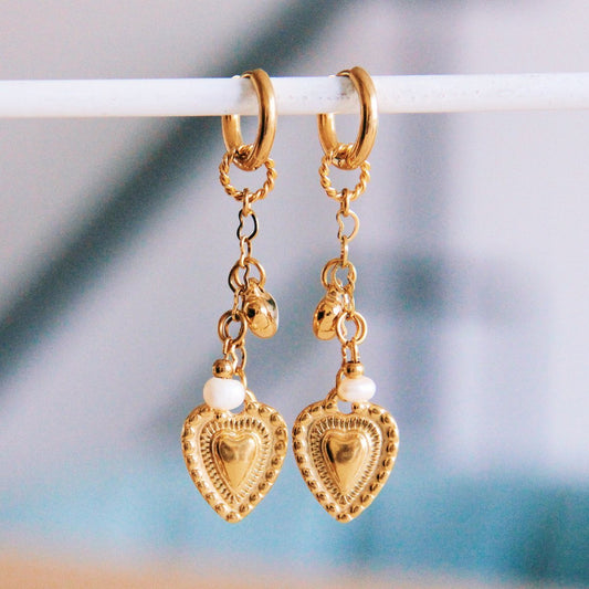 Breed creools met ketting, harten en mini -parel